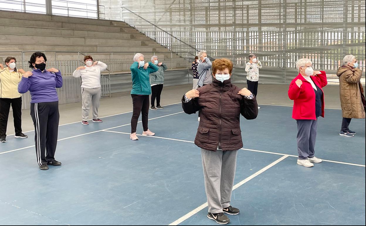 El Ayuntamiento de Carbajosa de la Sagrada ha retomado hoy la gimnasia para mayores.