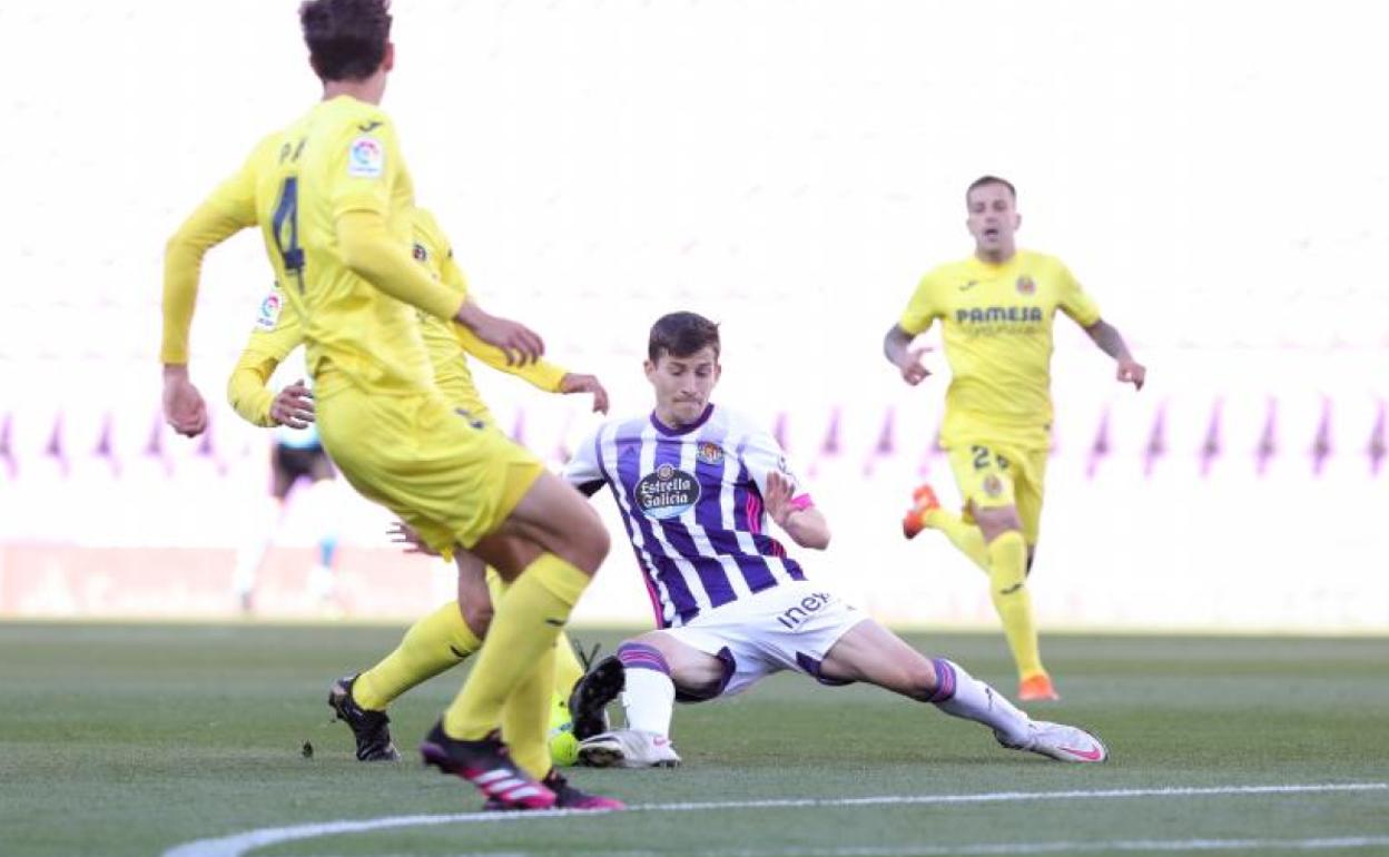 Toni Villa, durante una acción del Real Valladolid-Villarreal