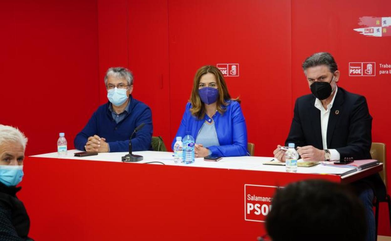 Un momento del encuentro en la sede del PSOE. 