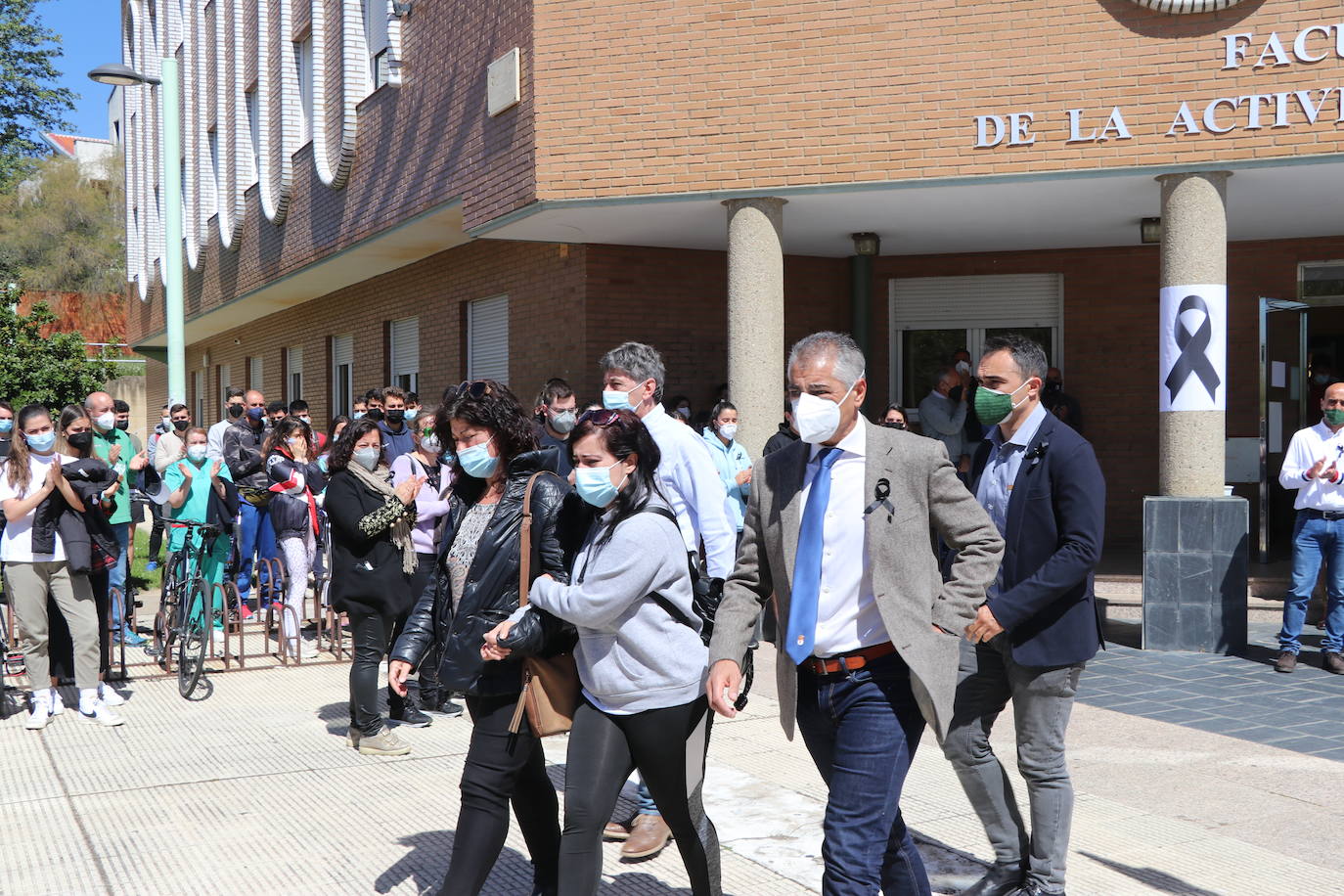 Minuto de silencio por la muerte del joven asesinado en León.