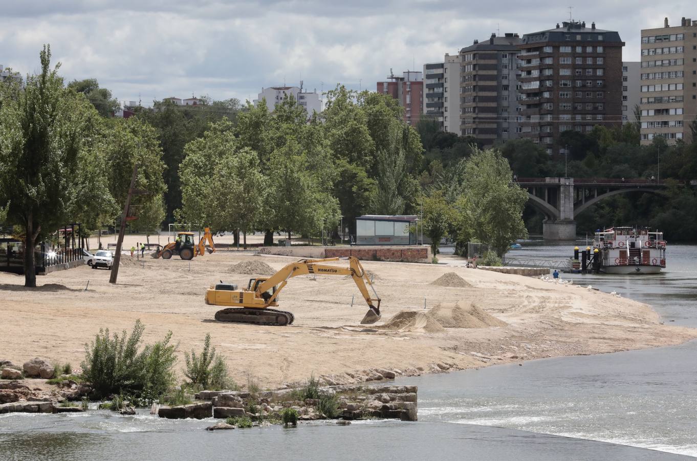 Fotos: La playa de Las Moreras de Valladolid se prepara para la temporada de verano