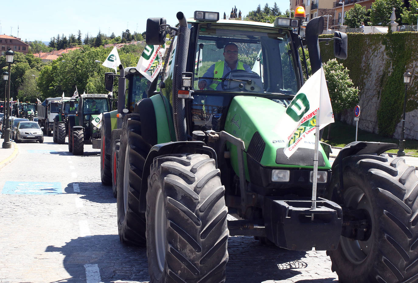 Tractorada por las calles de Segovia 