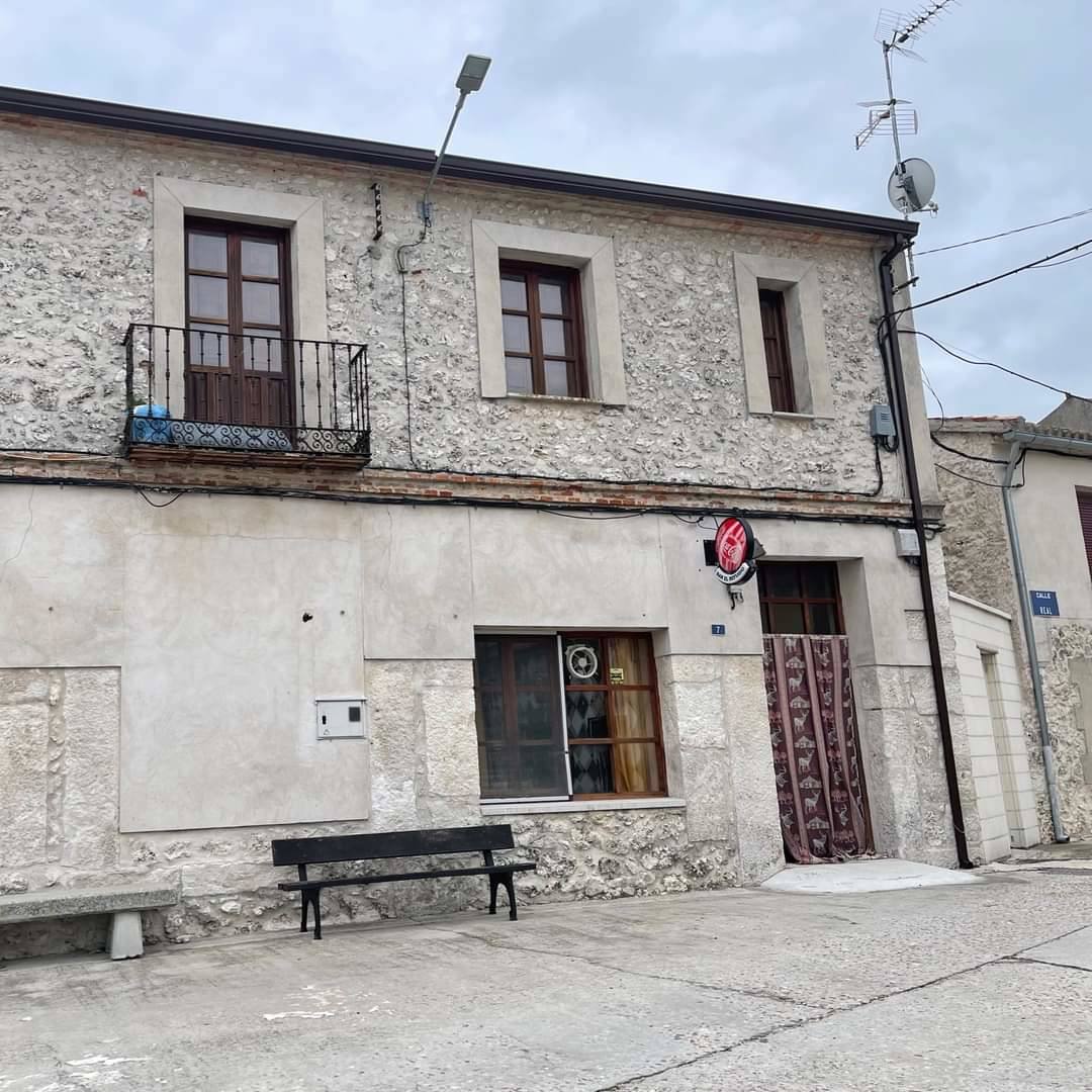 Bar de Escarabajosa.