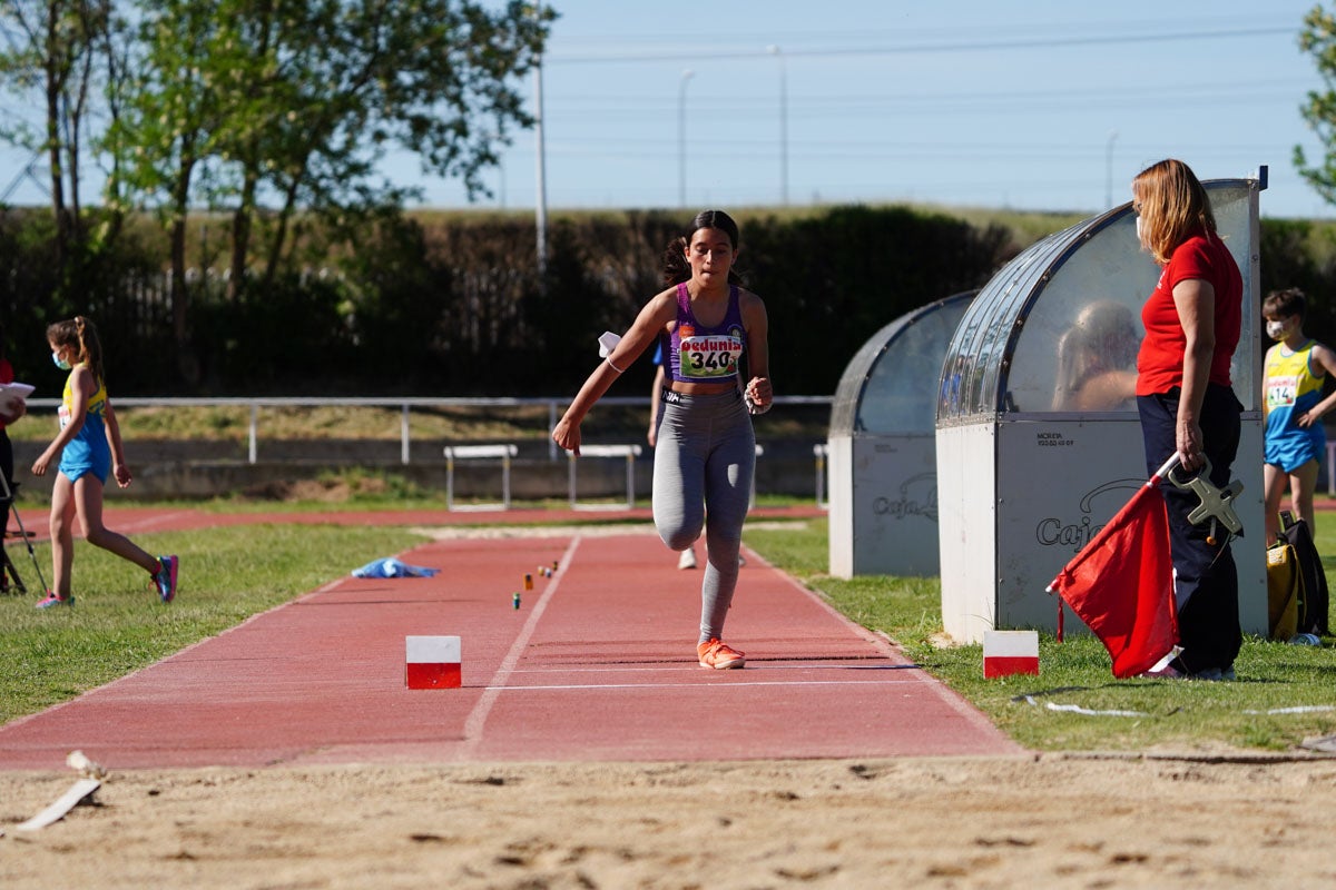 Jornada de atletismo en Las Pistas del Helmántico