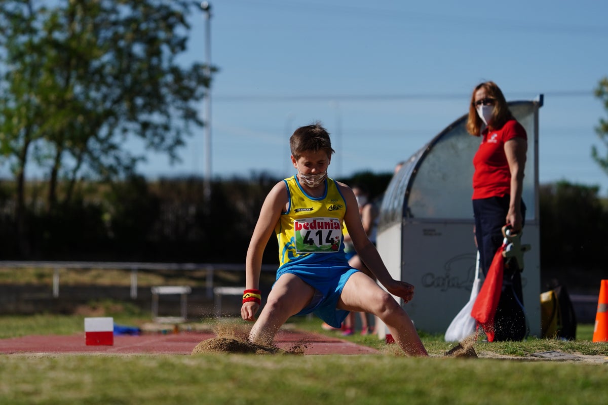 Jornada de atletismo en Las Pistas del Helmántico