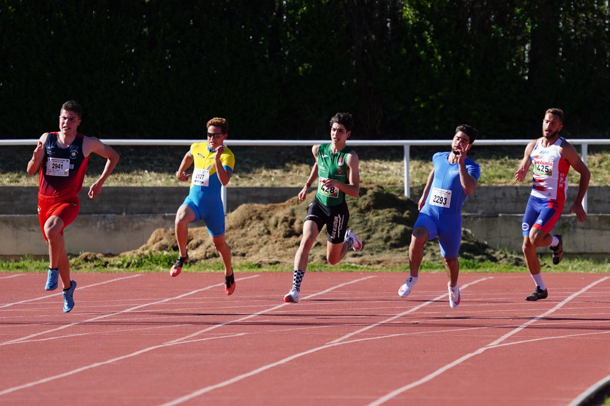 Jornada de atletismo en Las Pistas del Helmántico