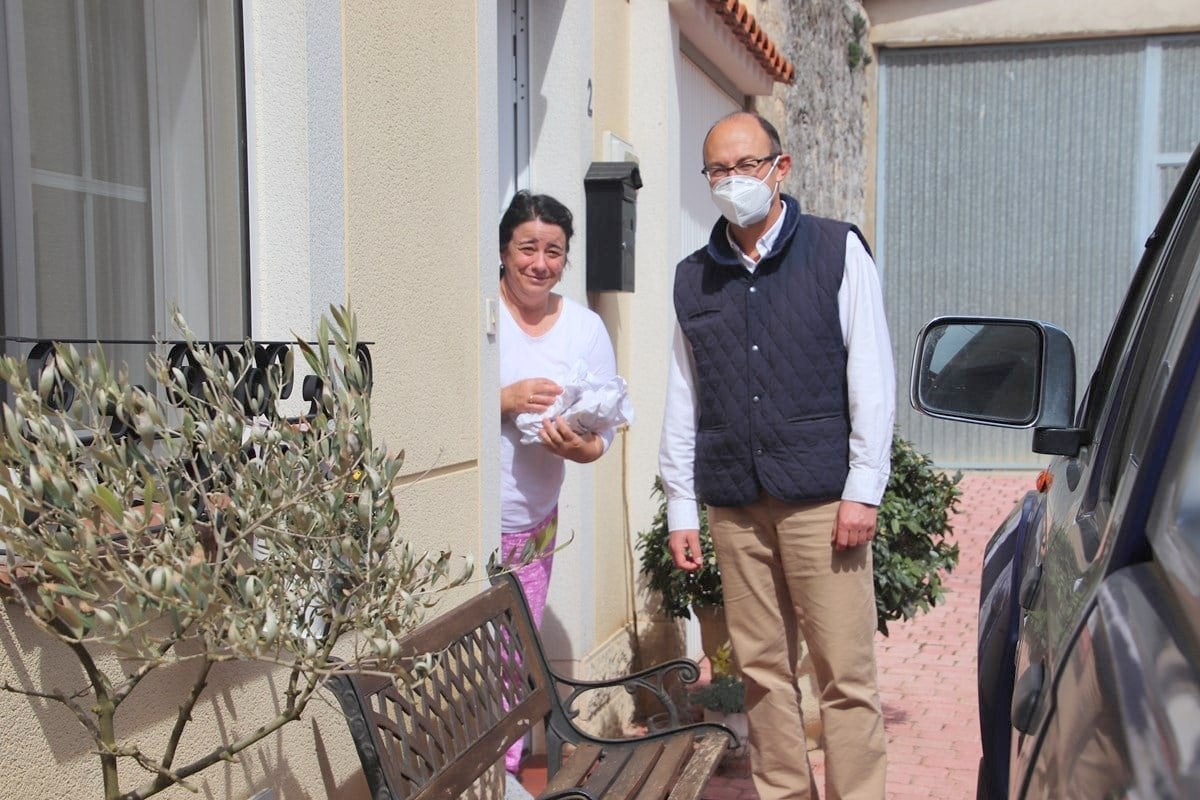 El Ayuntamiento de Torquemada repartió más de ochocientas raciones de pan y quesillo