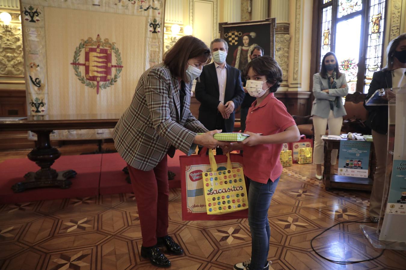 Fotos: Entrega de los premios de concurso de dibujo infantil &#039;Decora tu porta-mascarillas&#039;