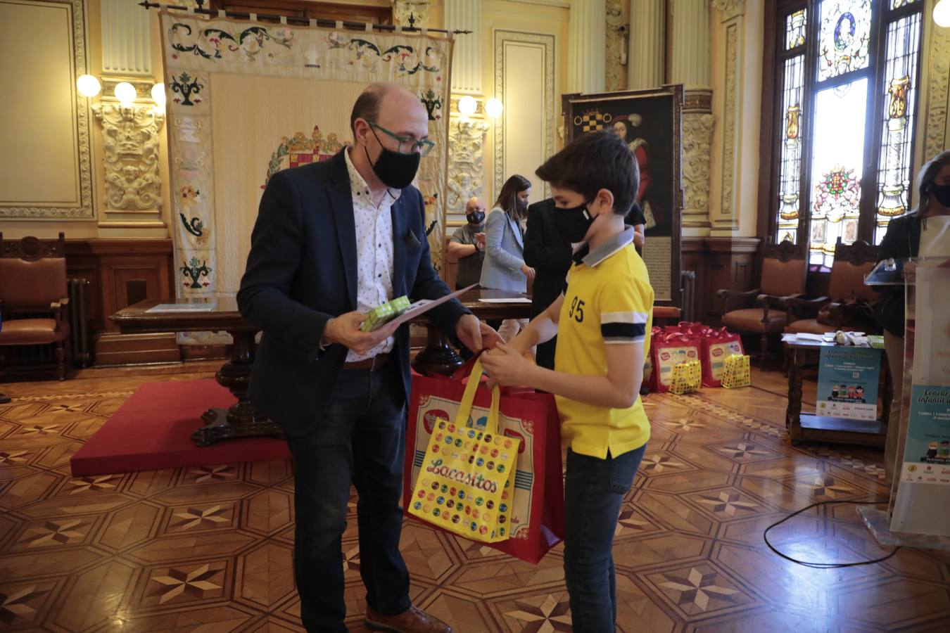 Fotos: Entrega de los premios de concurso de dibujo infantil &#039;Decora tu porta-mascarillas&#039;