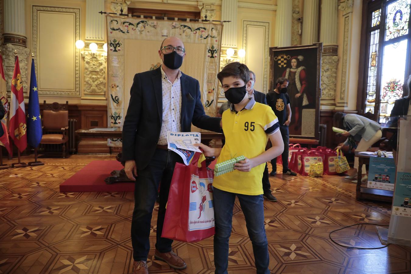 Fotos: Entrega de los premios de concurso de dibujo infantil &#039;Decora tu porta-mascarillas&#039;