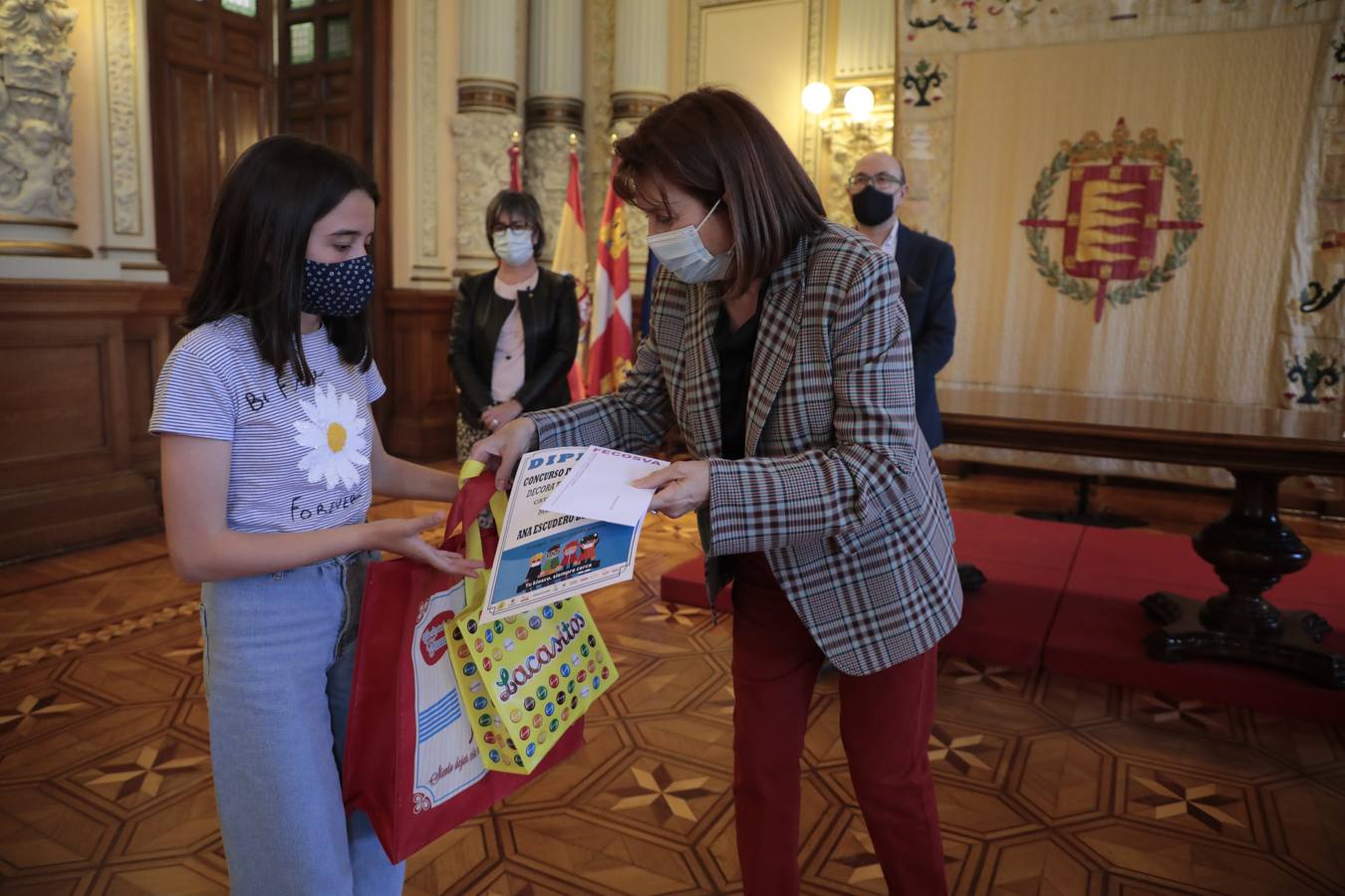 Fotos: Entrega de los premios de concurso de dibujo infantil &#039;Decora tu porta-mascarillas&#039;