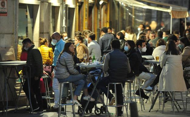 Castilla y León pasa al nivel 3 y amplía el horario de las terrazas hasta la 1:00