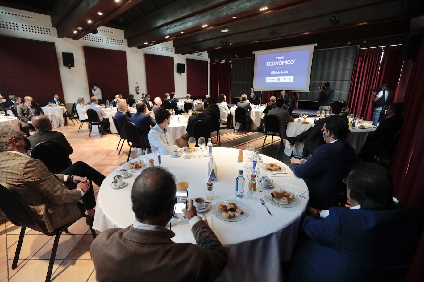 El exfutbolista, exentrenador y actual comentarista y empresario Jorge Valdano, en el Foro Económico de El Norte de Castilla.