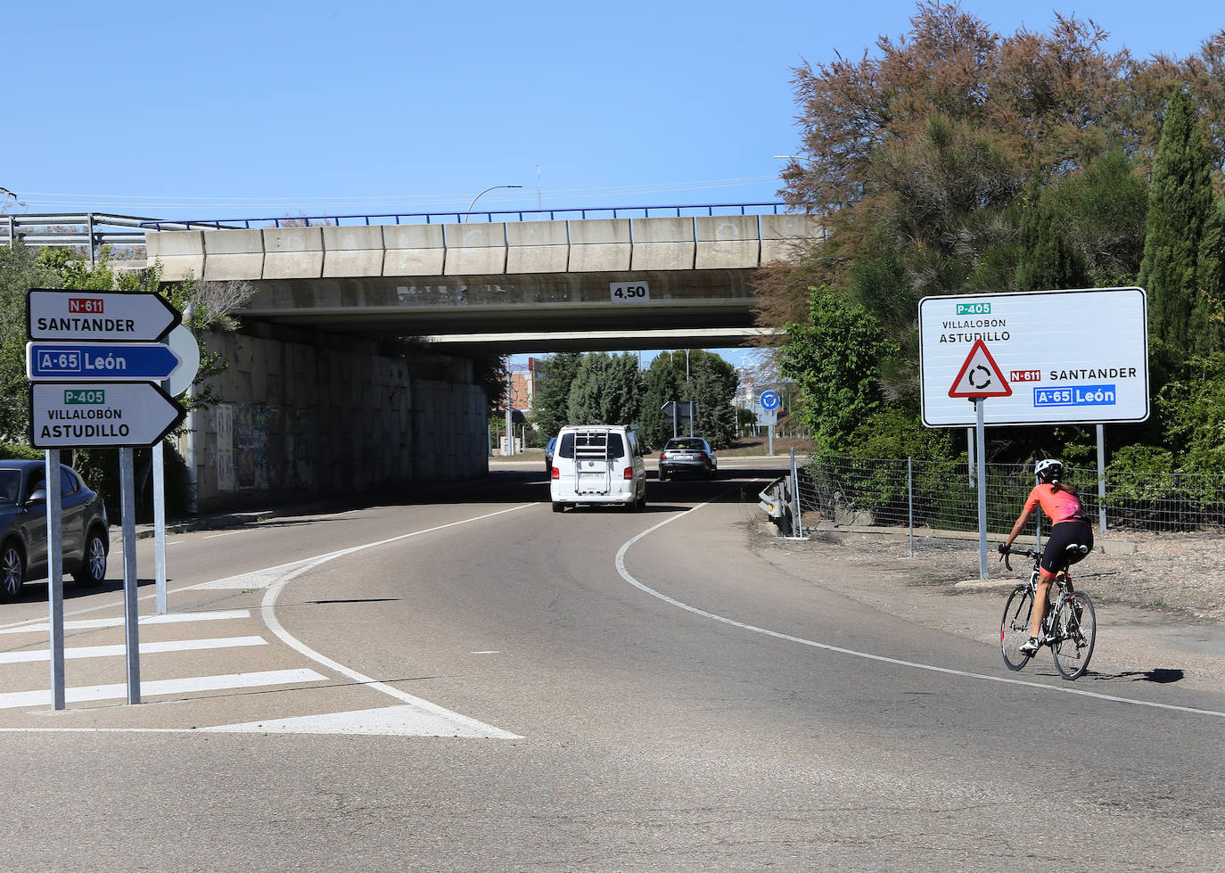 Carretera de Palencia hacia Villalobón. 