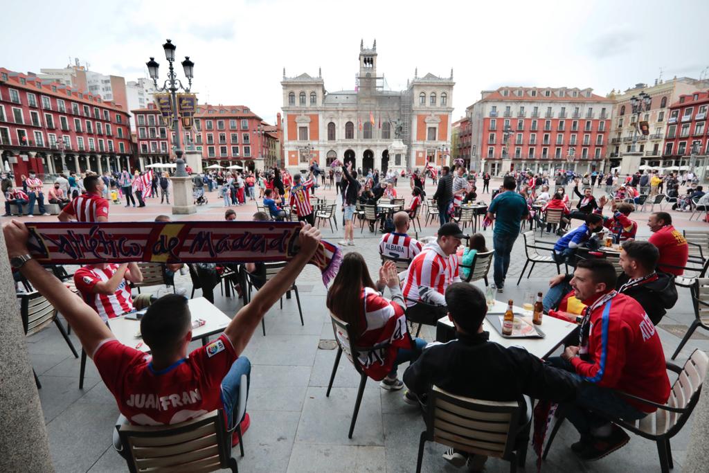 Fotos: La afición del Atlético de Madrid toma Valladolid