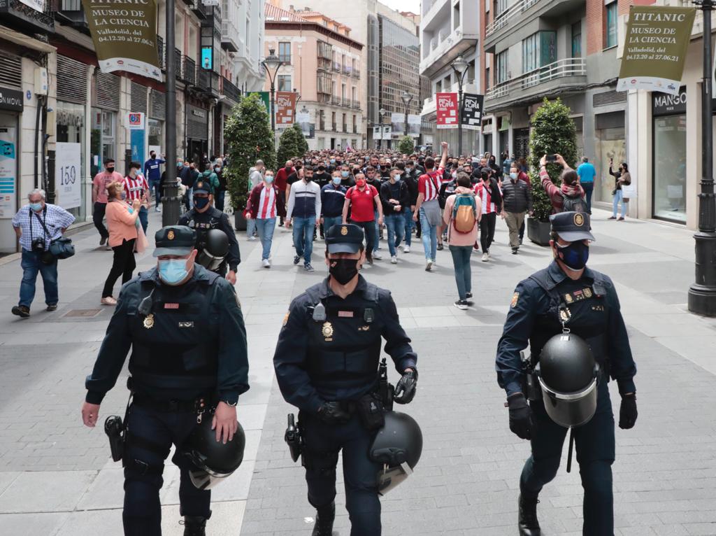 Fotos: La afición del Atlético de Madrid toma Valladolid
