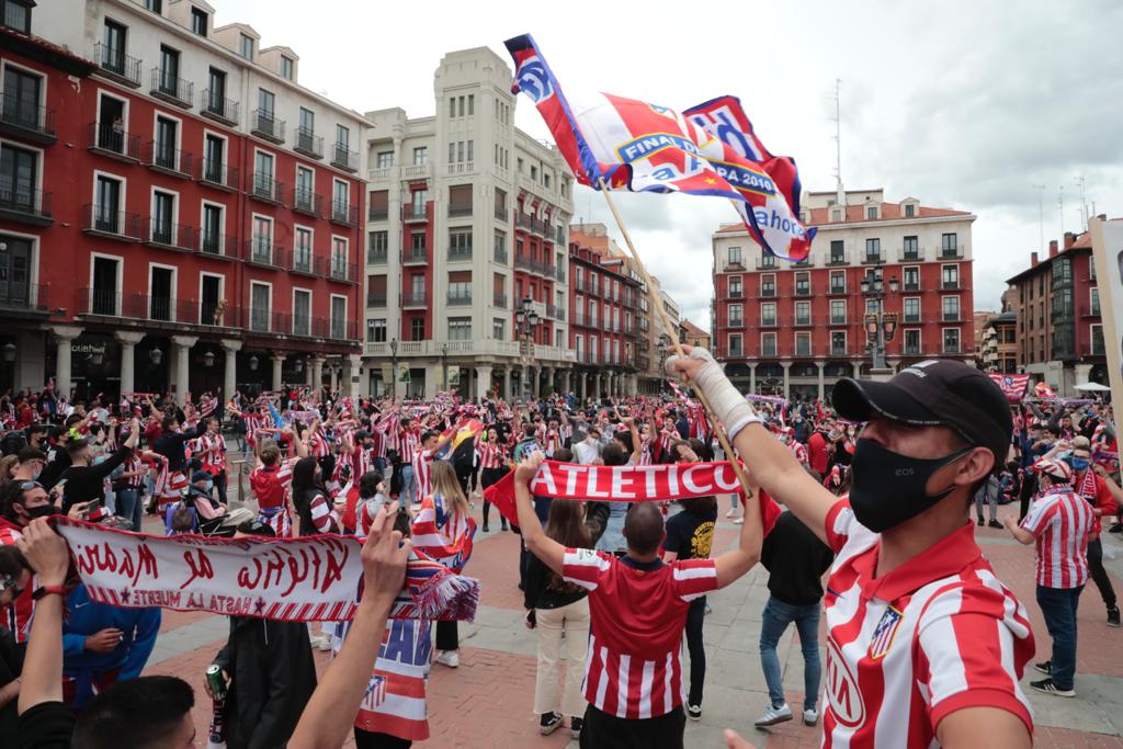 Fotos: La afición del Atlético de Madrid toma Valladolid