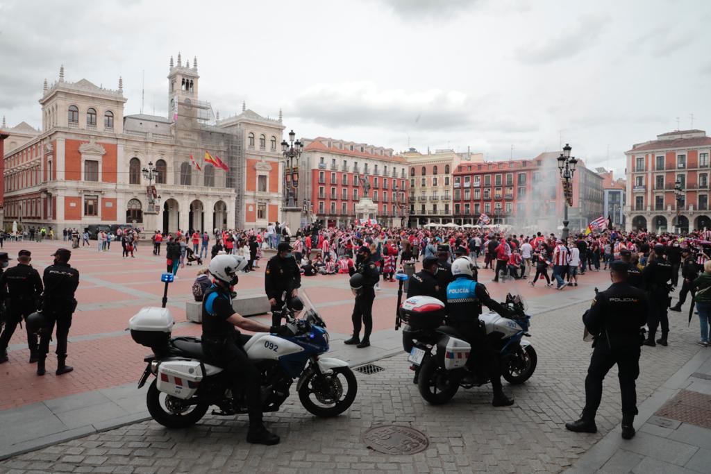 Fotos: La afición del Atlético de Madrid toma Valladolid