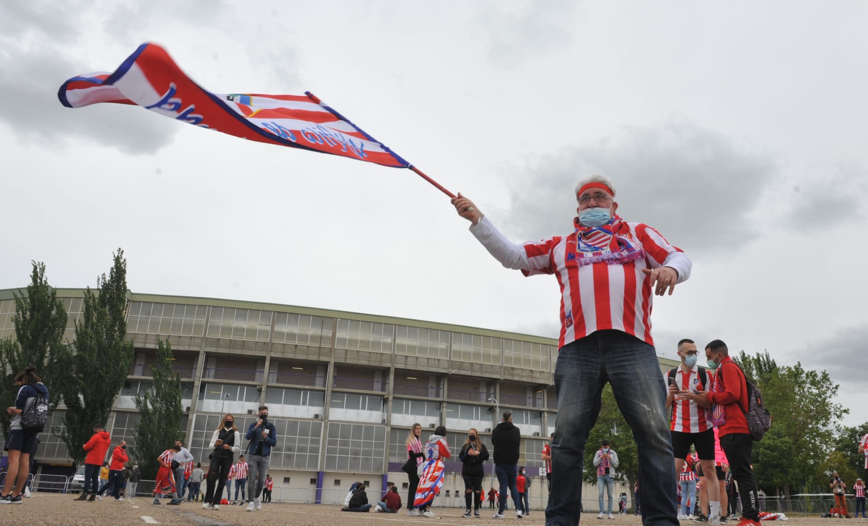 Fotos: La afición del Atlético de Madrid toma Valladolid
