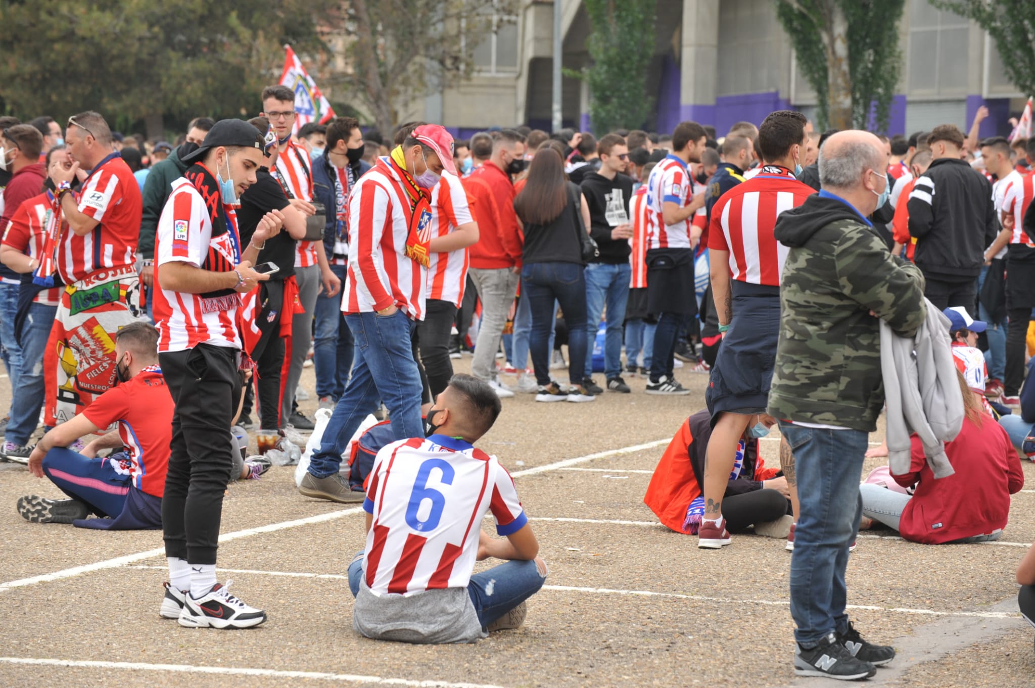 Fotos: La afición del Atlético de Madrid toma Valladolid