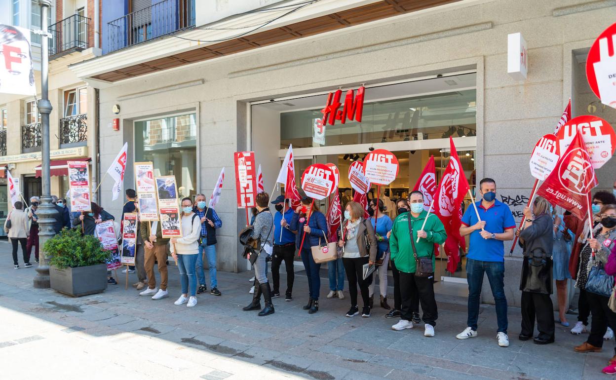 H&M y los sindicatos llegan a un preacuerdo con la reducción de 1.066 a 349 despidos