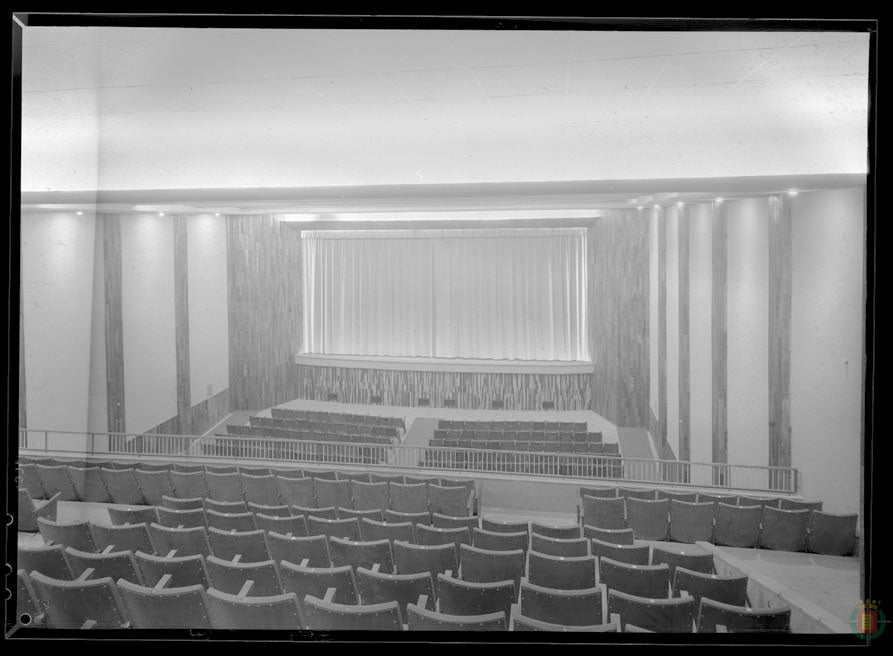 Fue inaugurado el 1 de diciembre de 1962. «A las seis de la tarde de se efectuó la inauguración y bendición del nuevo cinema 'La Rubia'. sala que ha sido levantada en la calle de Puente Duero, formando un edificio independiente de amplios accesos y vestíbulo. Tanto el patio de butacas como en la planta principal, dispone de 694 localidades. En cuanto a la decoración es muy alegre y vistosa», así lo cantaba El Norte de Castilla en su edición del 1 de diciembre.