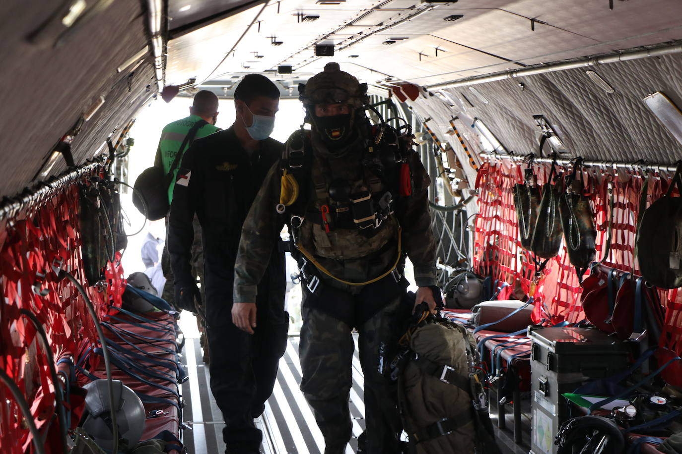 La Brigada Paracaidista pone en práctica el ejercicio Lone Paratrooper 2021 en el que 140 paracaidistas de España, Francia, Portugal y Estados Unidos se instruyen en el cielo inmejorable de la Academia Básica del Aire de la Virgen del Camino