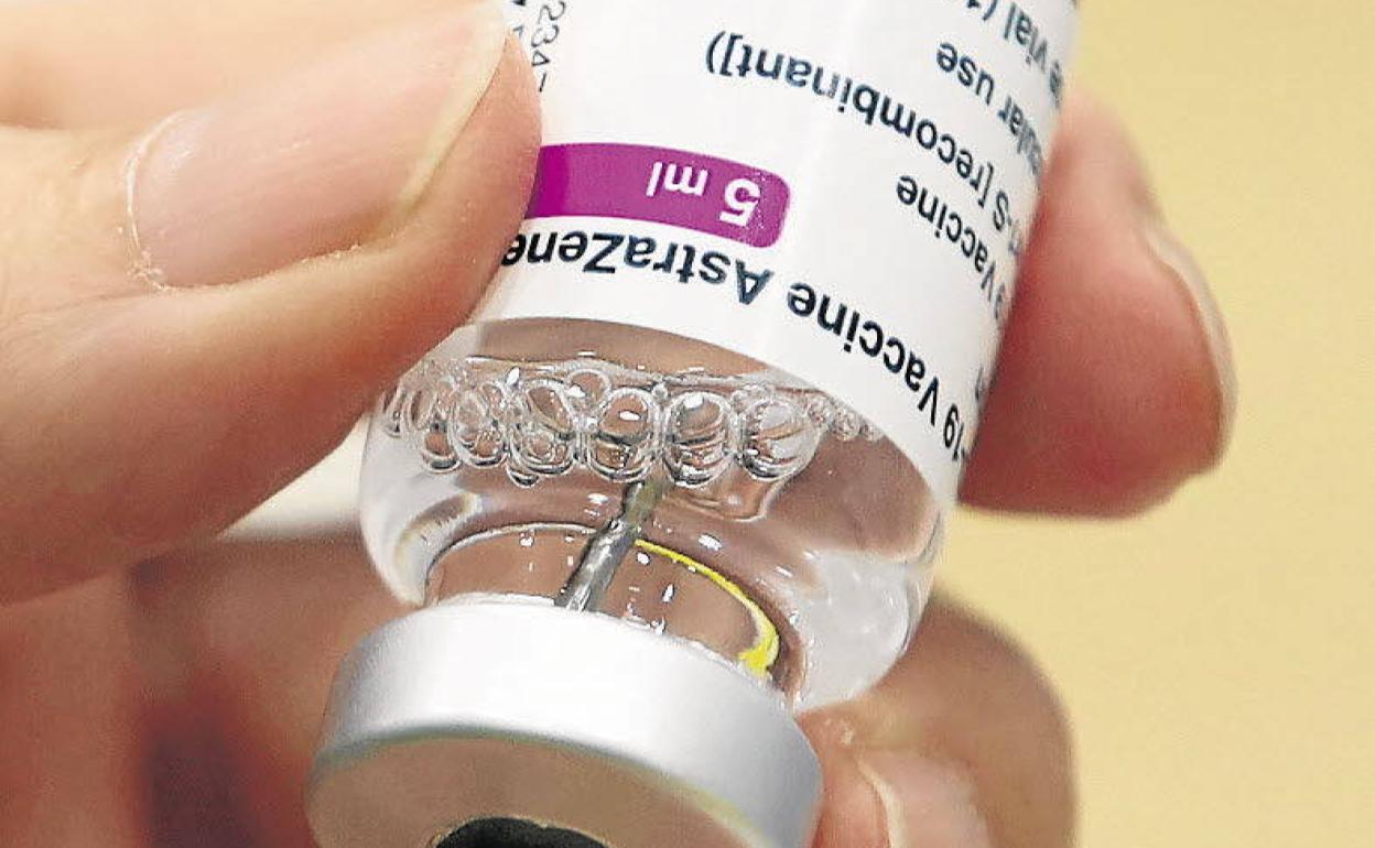 Dosis de una vacuna de AstraZeneca.