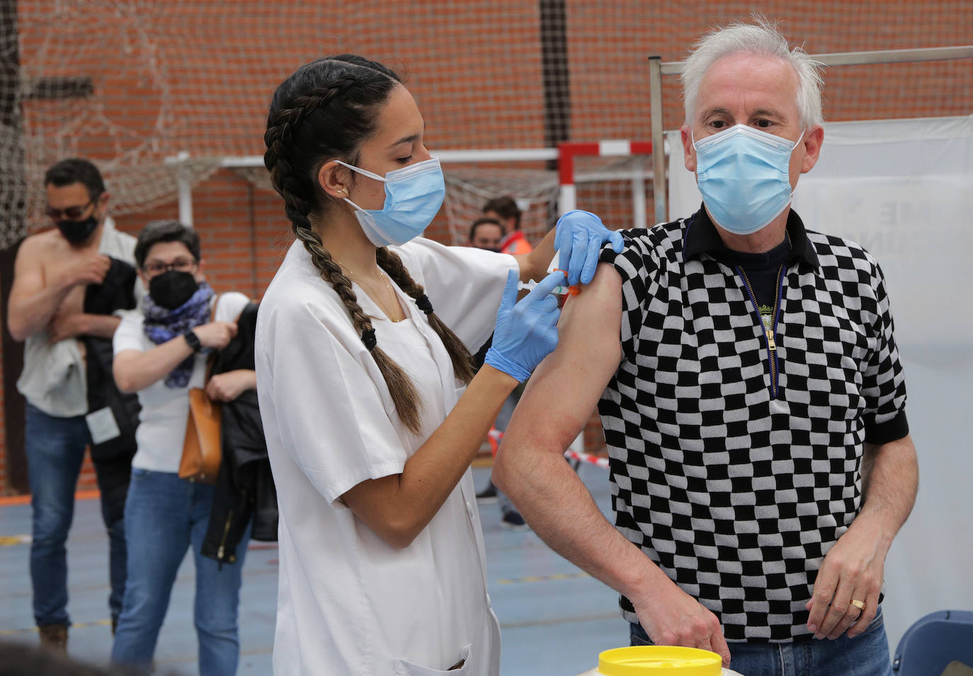 Fotos: Las cosechas de 1962 y 1963 reciben la vacuna en Palencia