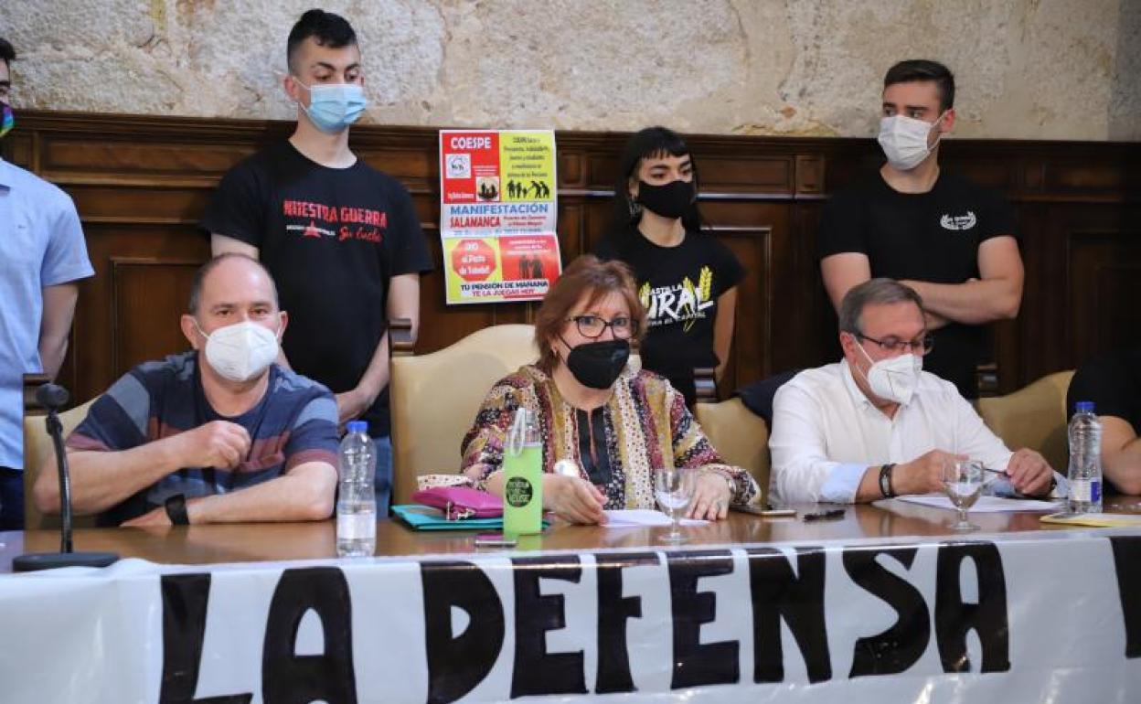 Un momento de la lectura del comunicado de la plataforma 
