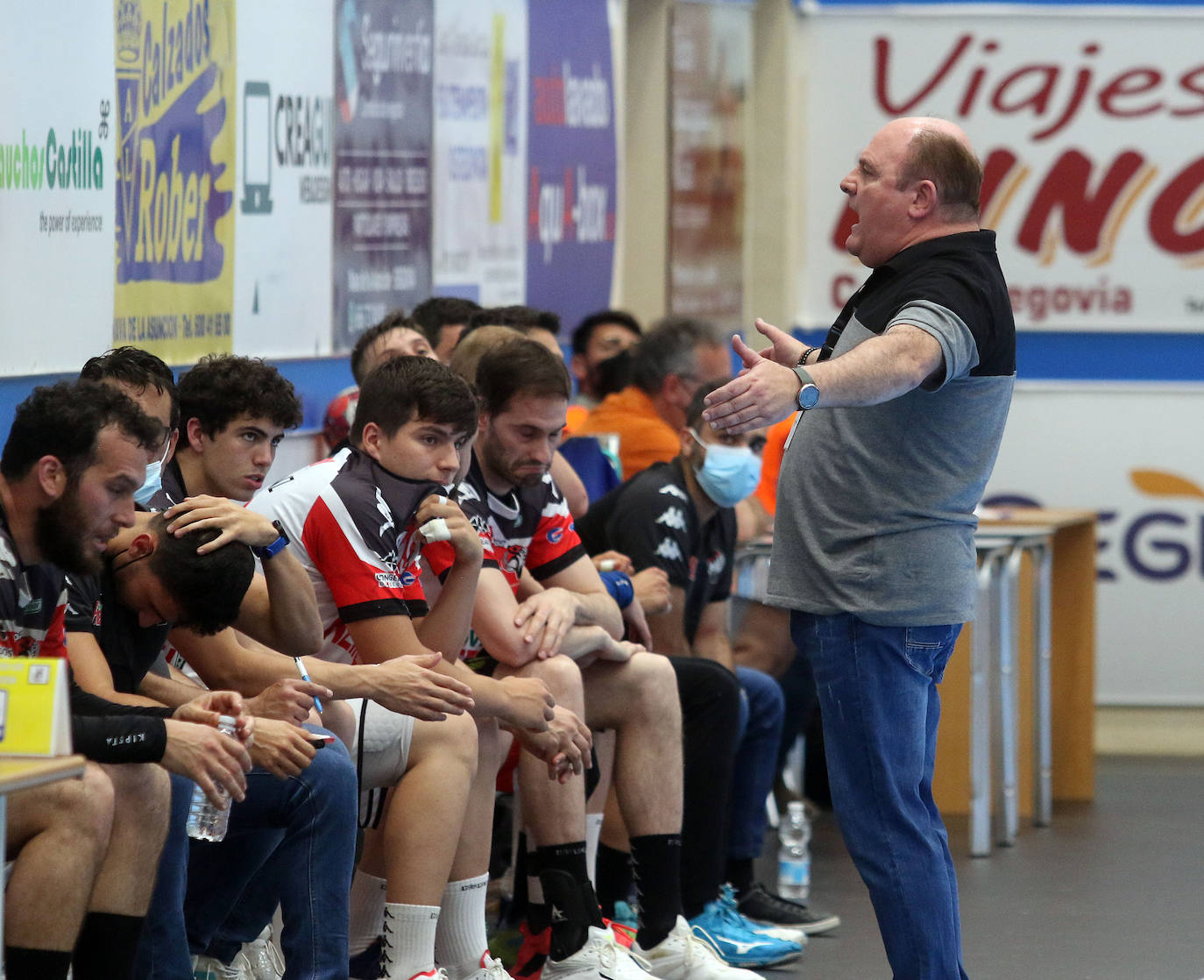 Encuentro entre el balonmano nnava y Anaitasuna. 