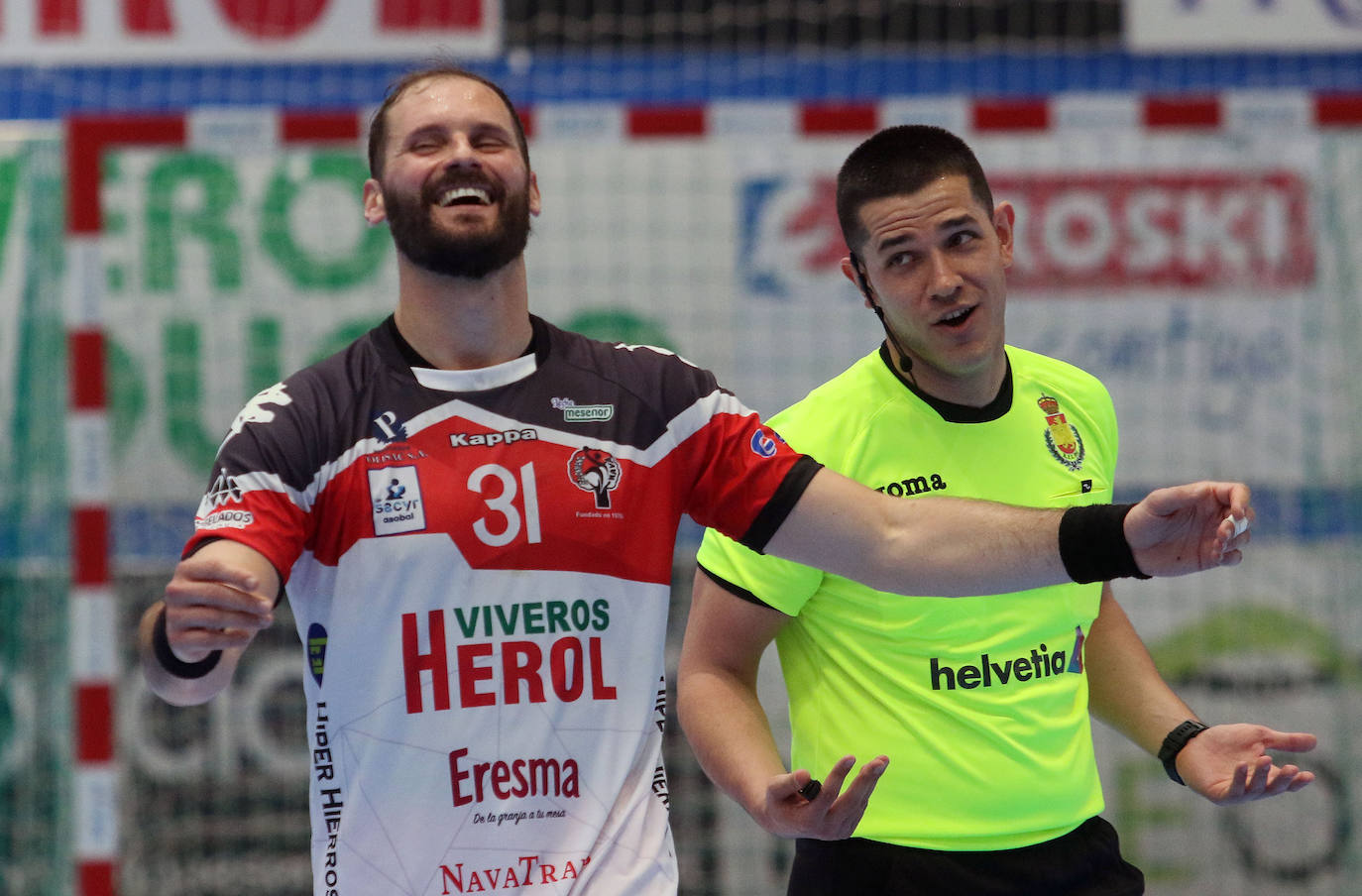 Encuentro entre el balonmano nnava y Anaitasuna. 