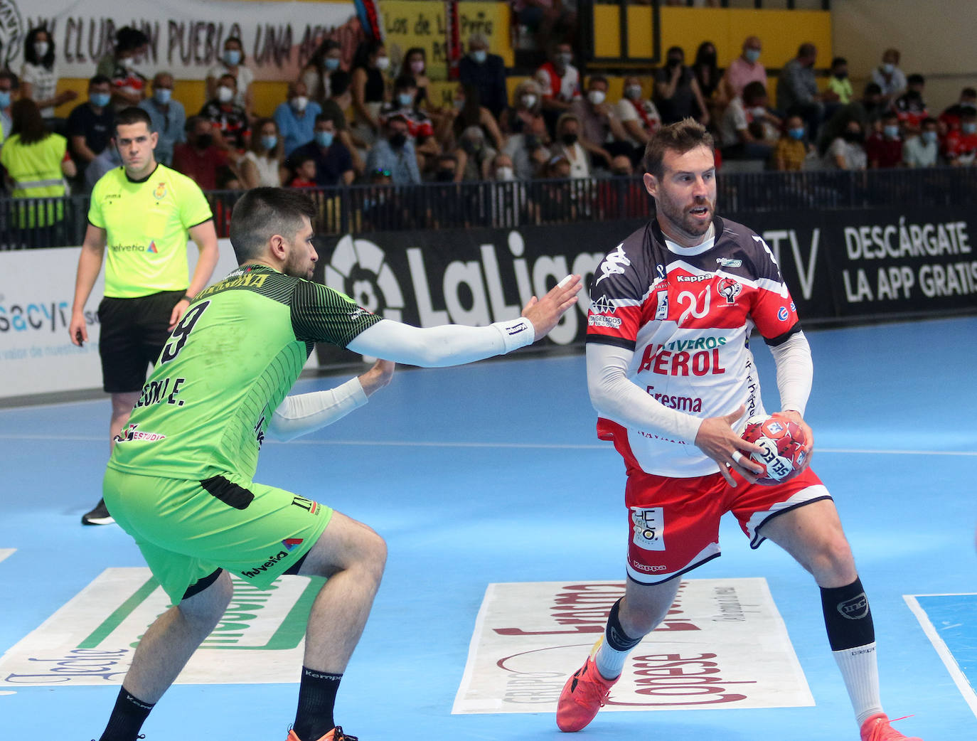 Encuentro entre el balonmano nnava y Anaitasuna. 