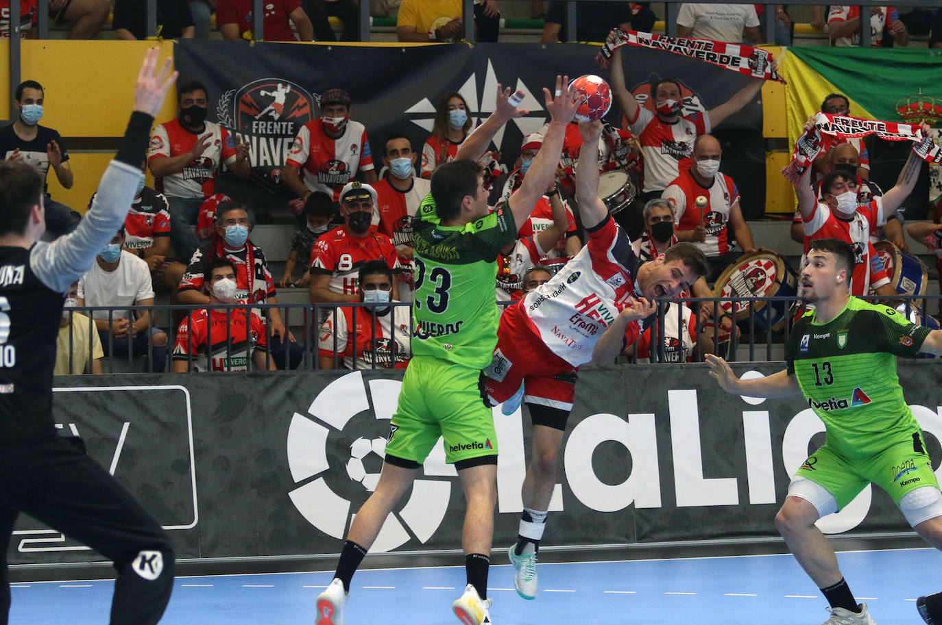 Encuentro entre el balonmano nnava y Anaitasuna. 