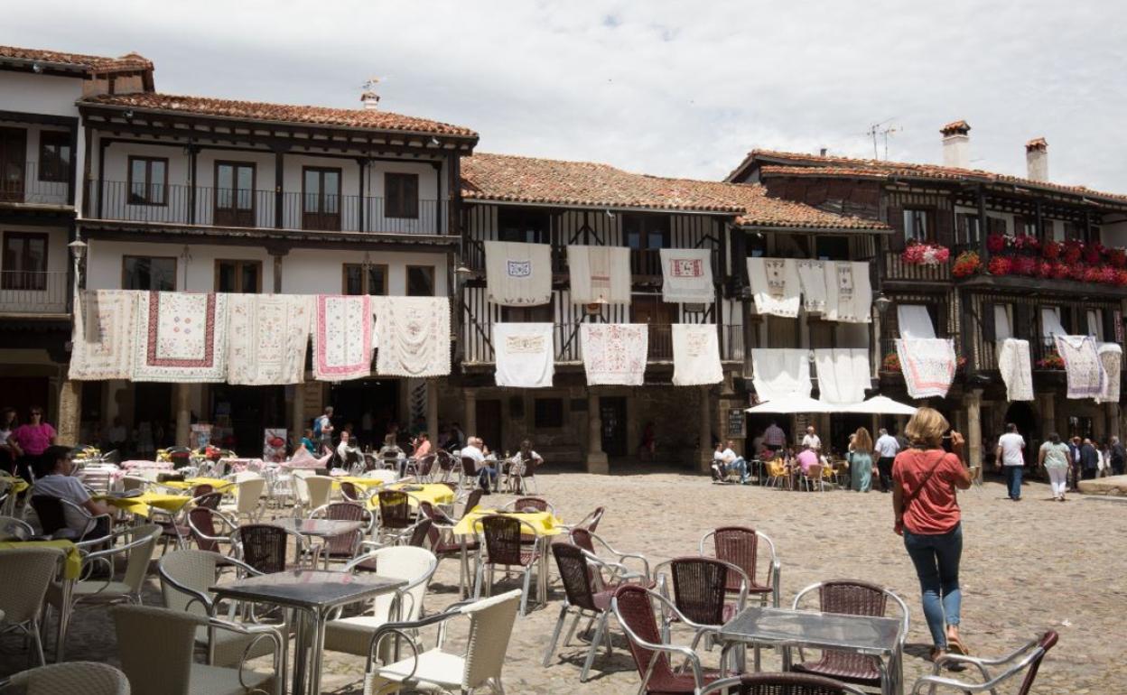 Las fachadas de La Alberca volverán a 'pulirse' este año durante la jornada del Corpus Christi 