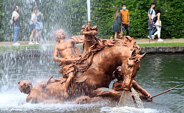 Galería. Las fuentes monumentales de La Granja recuperan los juegos acuáticos.