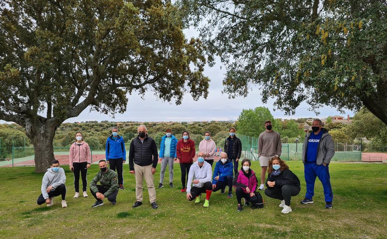 El diputado de Deportes, Jesús María Ortiz, con los participantes.