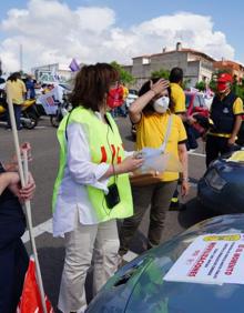 Imagen secundaria 2 - Preparativos antes del inicio de la manifestación por las calles de Salamanca 