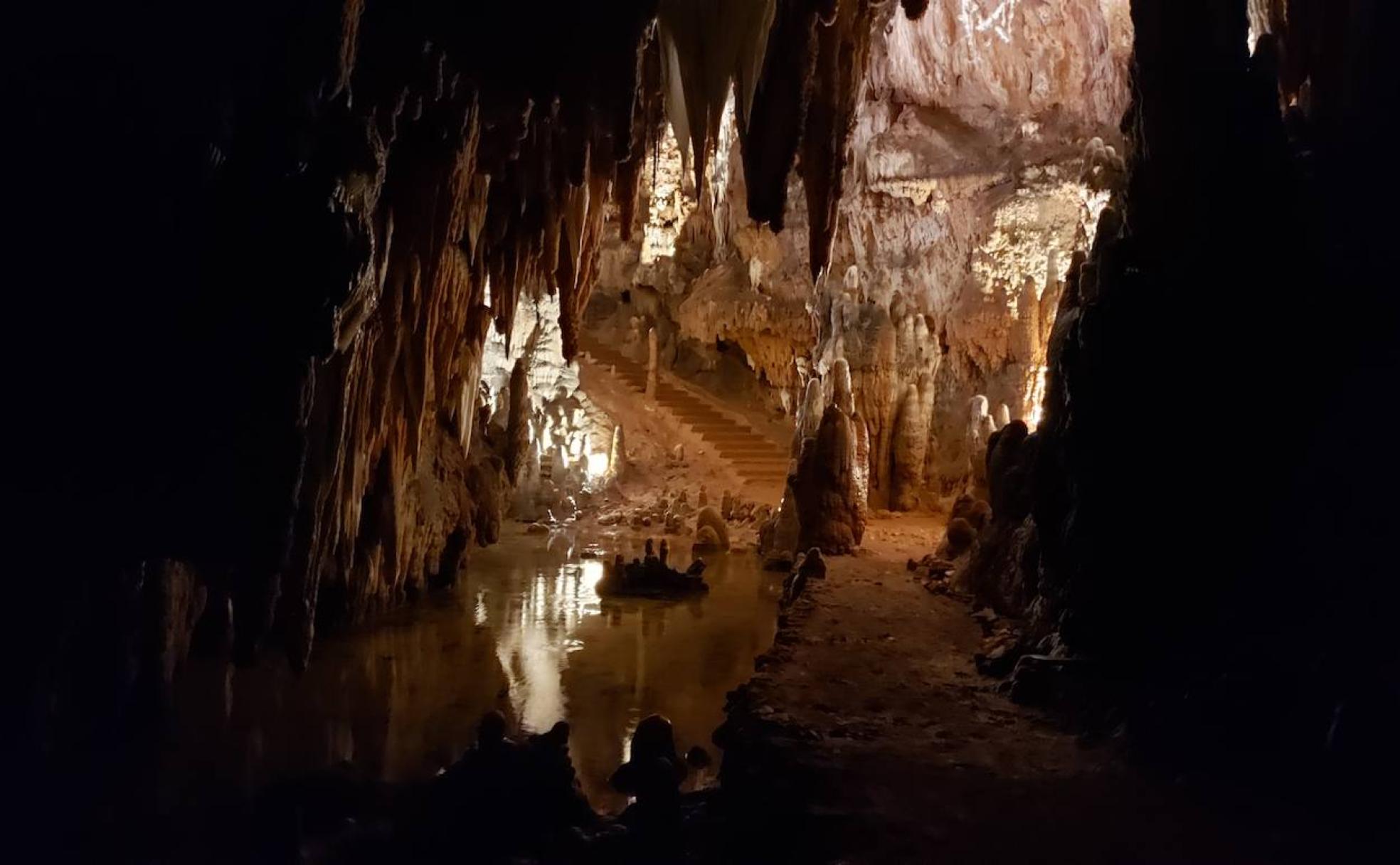 Imagen del interior de la Cueva de Valporquero. 