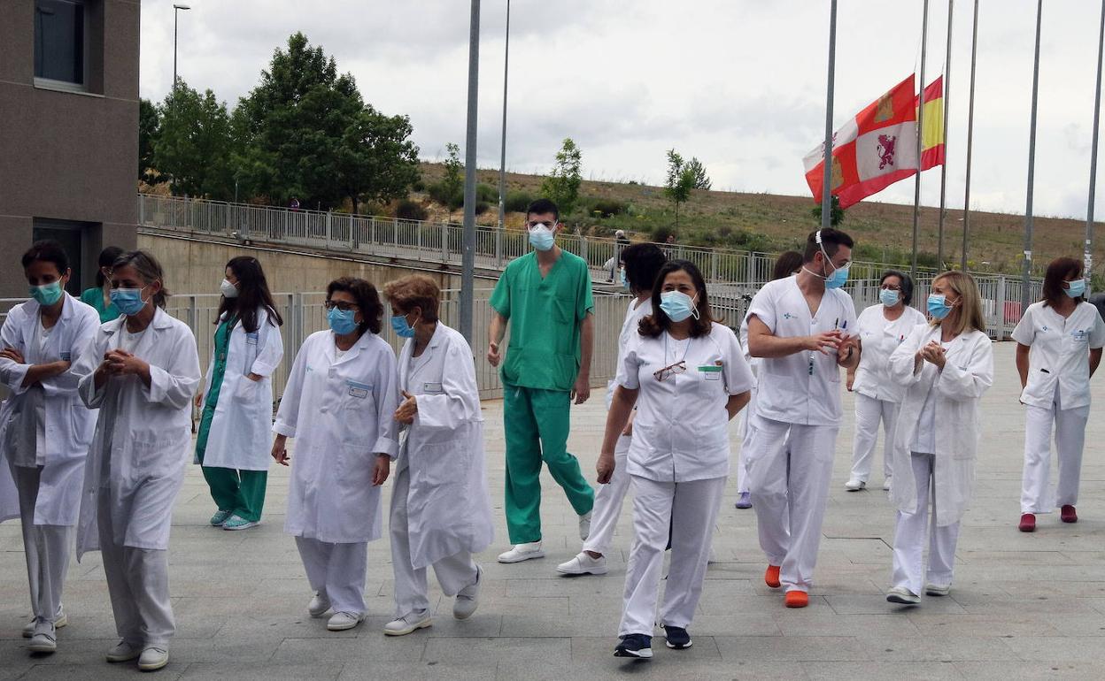 Grupo de enfermeras en el Hospital General de Segovia en la celebración del día de la profesión. 
