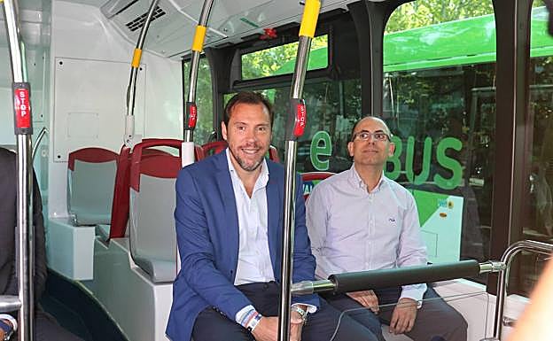 El alcalde de Valladolid: «No lo haremos, pero la plantilla de Auvasa se merecería la privatización del servicio»