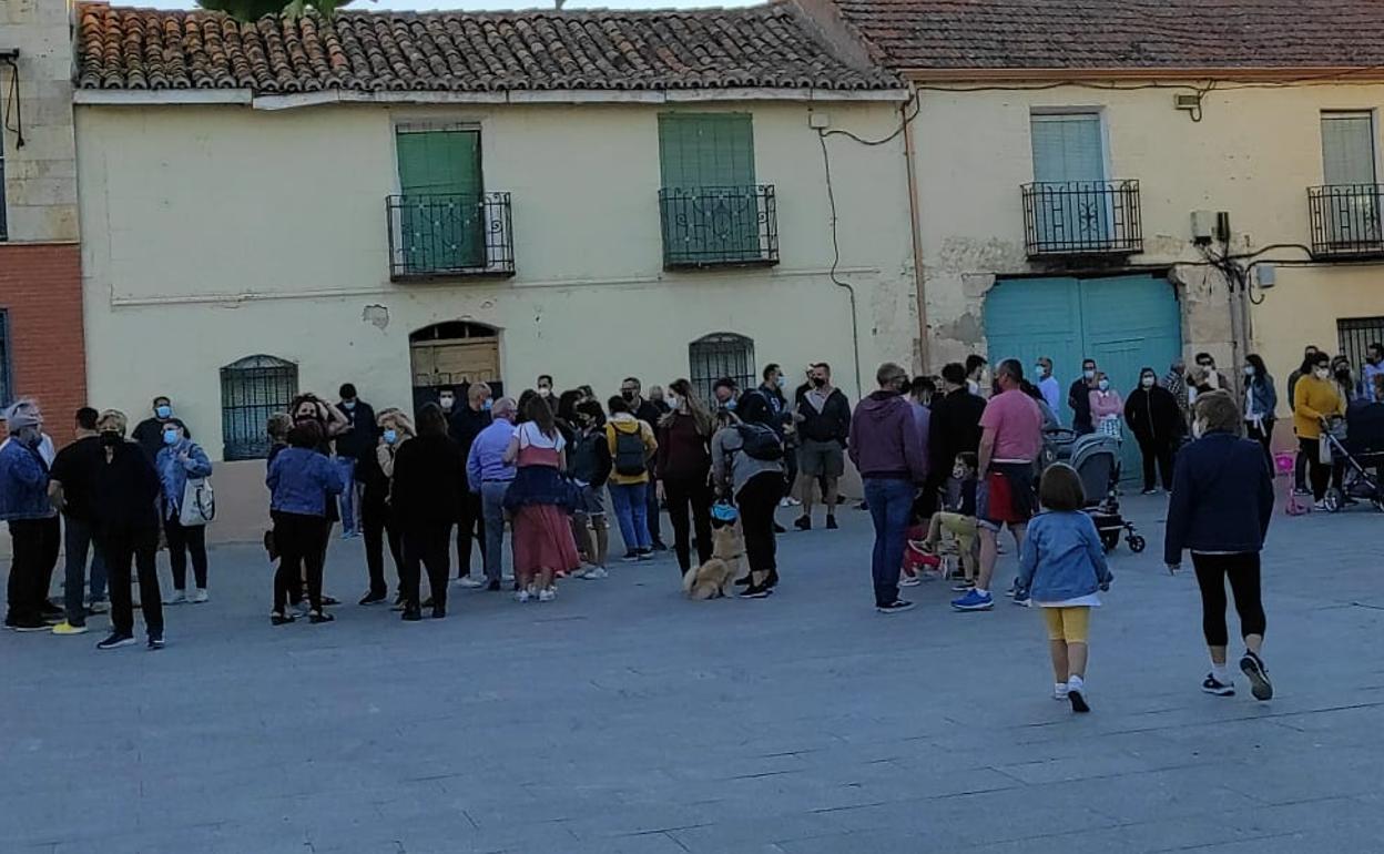 Vecinos de Renedo se manifiestan contra la instalación de un parque solar junto a la localidad