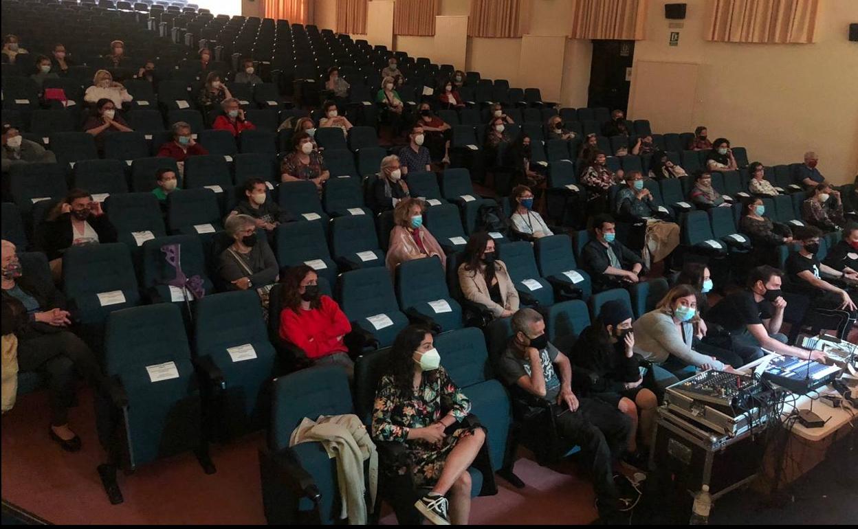 Público asistente a una de las actuaciones de los Circuitos Escénicos en Santa Marta de Tormes.