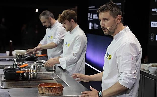 Imagen principal - Ponencia de Juanjo Losana, los platos tradicionales y su interpretación vanguardistas y el unto leonés. 