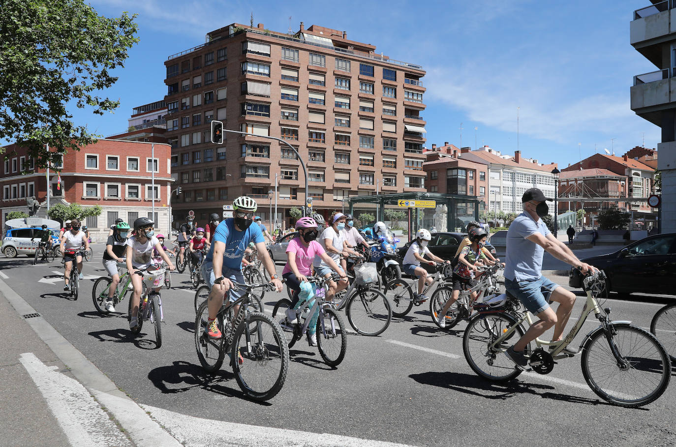Más de noventa ciclistas recorrieron algunas de las principales calles de Palencia esta mañana
