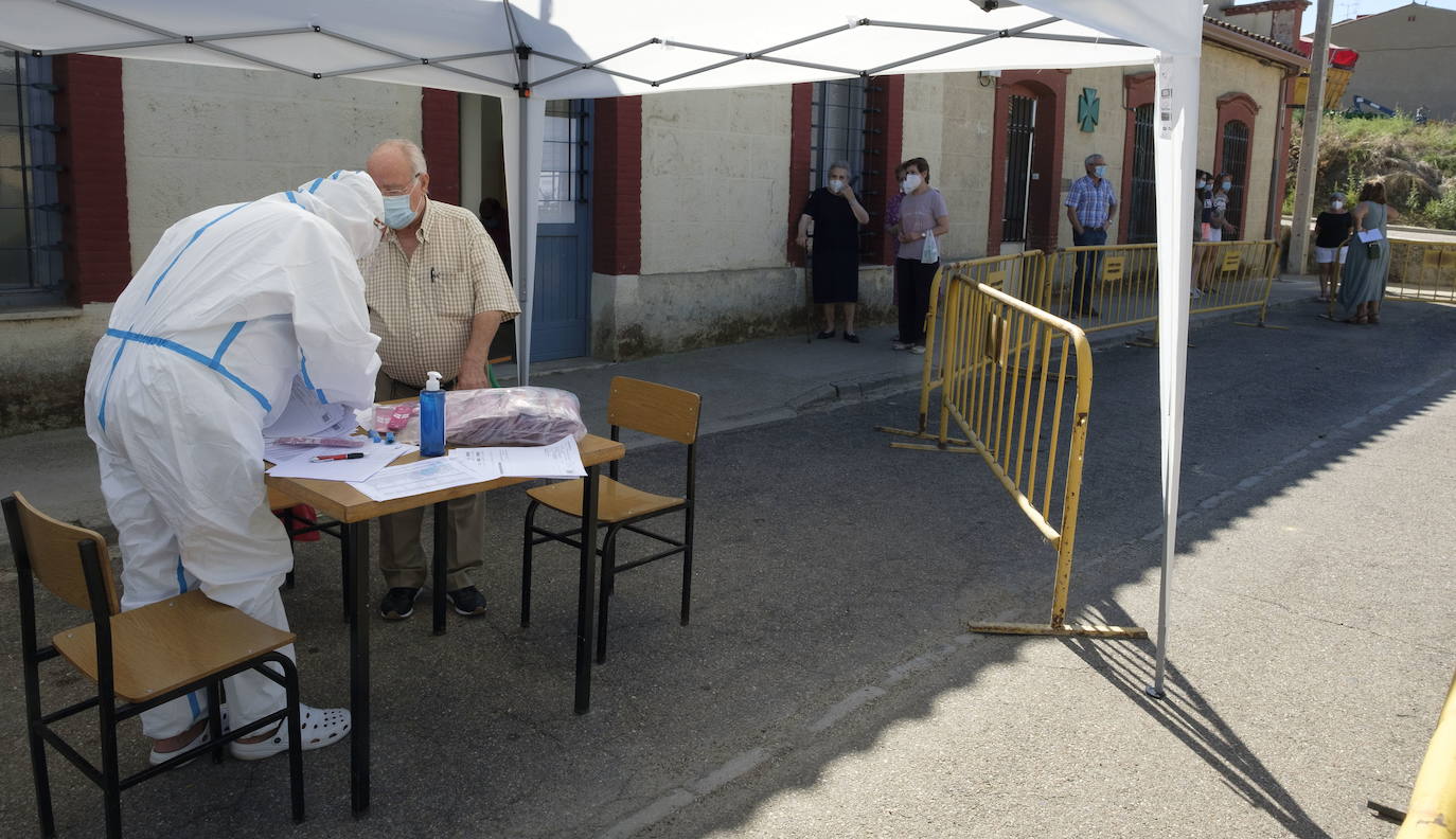 Imagen de archivo de las pruebas masivas realizasdas en Torrelobatón.