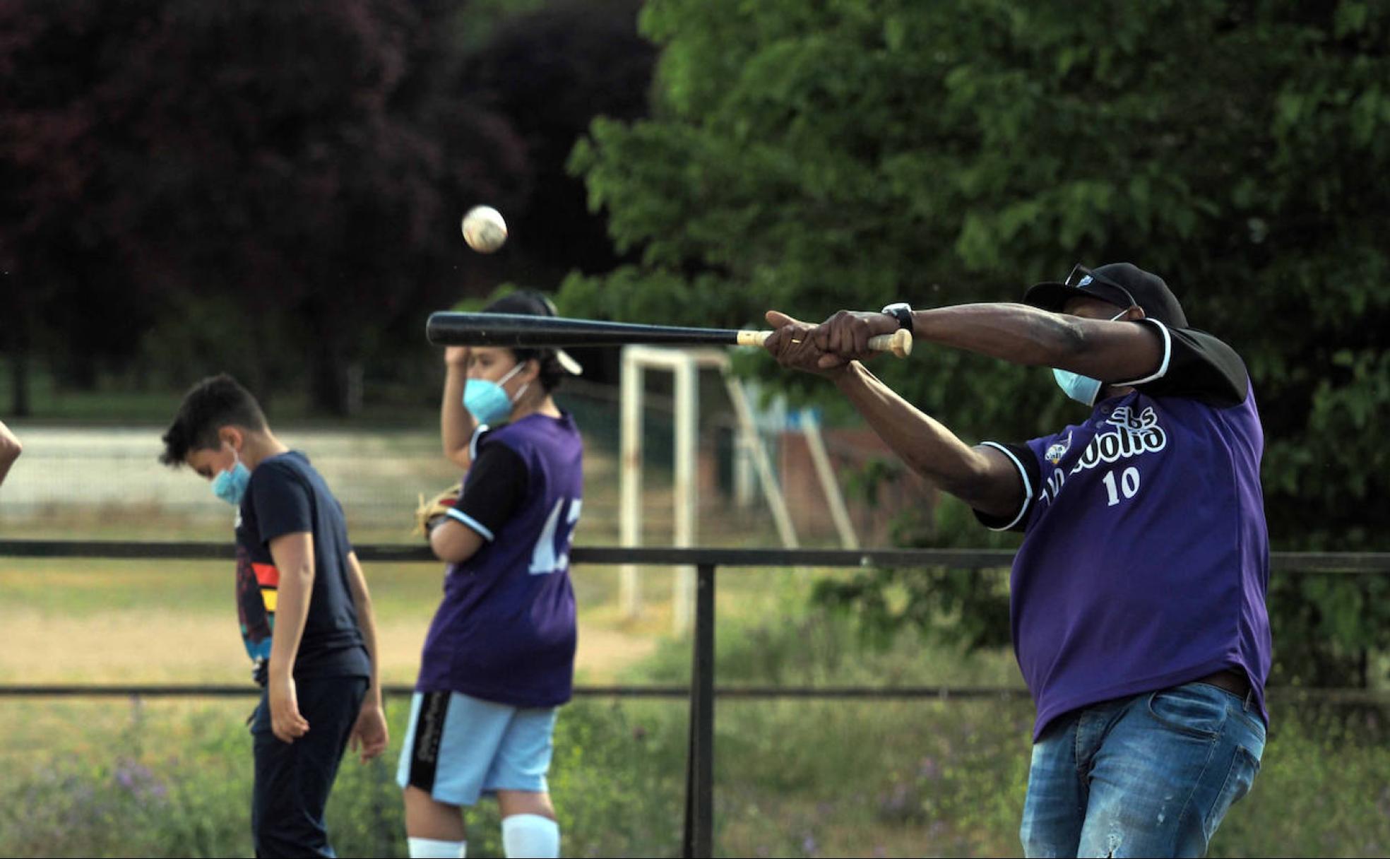 El CBS Valladolid , durante uno de sus entrenamientos en el campo de fútbol de Soto de la Medinilla 