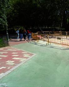Imagen secundaria 2 - El tramo habilitado del carril bici de la calle Mirabel y obras en la ampliación de la plaza Alberto Fernández.