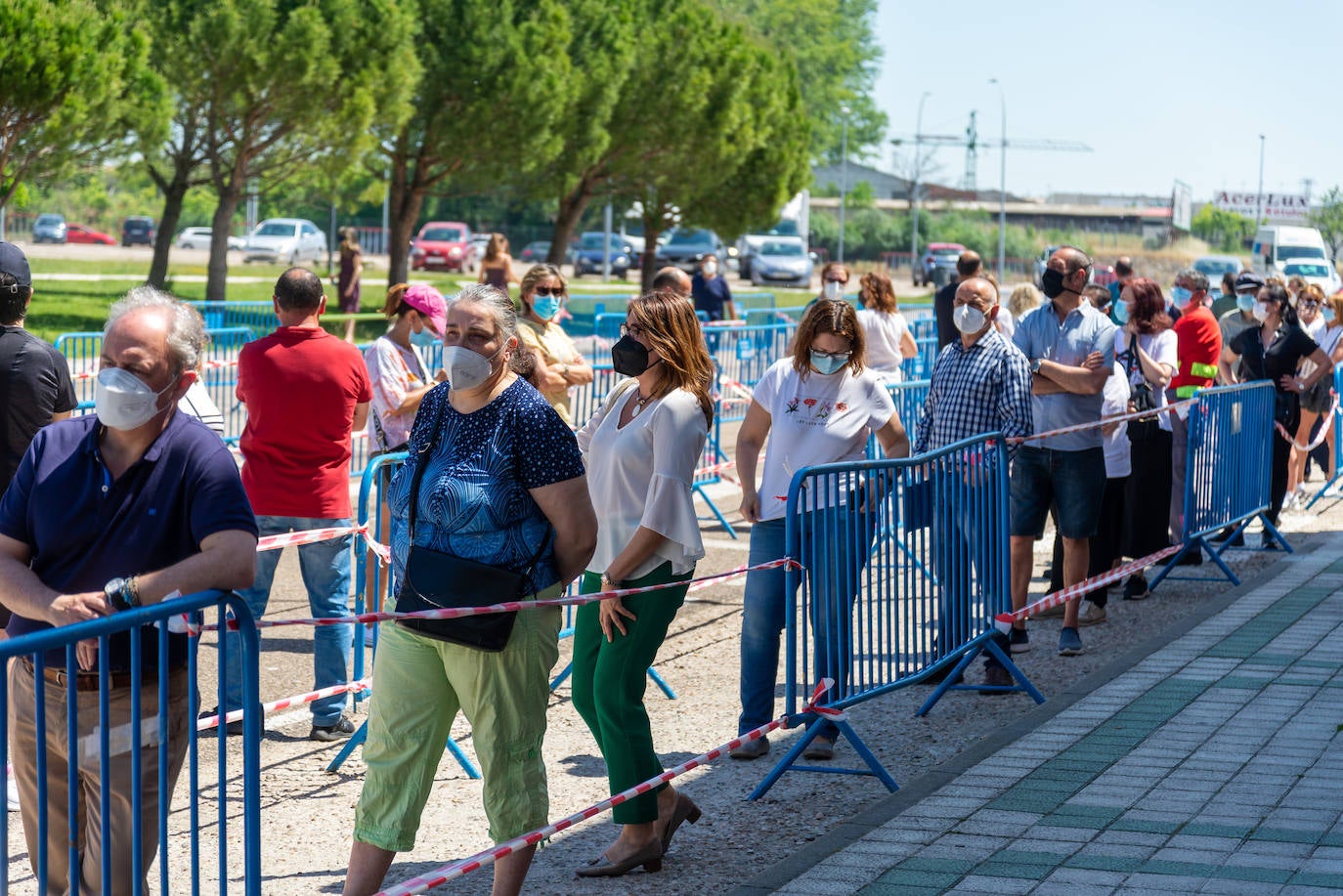 Fotos: Palencia vacuna a los nacidos en 1967 y 1968