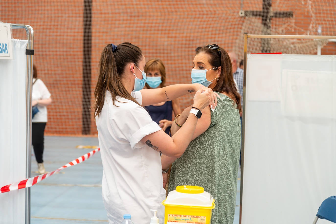 Fotos: Palencia vacuna a los nacidos en 1967 y 1968
